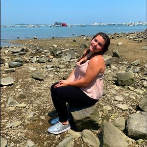 Meet your Posher, Olivia